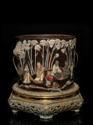 GRAND POT À PINCEAUX EN BOIS, INCRUSTATIONS DE NACRE ET OS TEINTÉ, MONTÉ BRONZE, CHINE, DYNASTIE QING, XIXe SIÈCLE