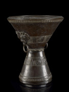 VASE EN BRONZE, CHINE, DYNASTIE MING, XVIIe SIÈCLE