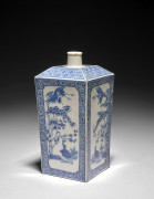 BOUTEILLE TOKURI EN PORCELAINE ARITA BLEU BLANC, JAPON, ÉPOQUE EDO (1615-1869)