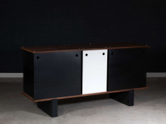 Charlotte PERRIAND (1903-1999) Buffet mod. Bloc dit "Cansado" 1959/63 Piètement et structure en tôle de métal laqué noir, plateau en...