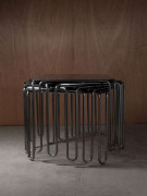 Marcel BREUER (1902-1981) Rare ensemble de cinq tables mod. B10 - Création 1927 PIètement en tube d'acier chromé, plateau en bois la..