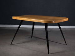 Charlotte PERRIAND (1903-1999) Table de salle à manger dite "6 couverts" - Circa 1956 Piètement en tôle d'acier plié et laqué noir,...