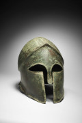 CASQUE EN BRONZE, ART CORINTHIEN, 6e-5e SIÈCLE AV. J.C.