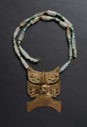 COLLIER ET SON PENDENTIF ZOOMORPHE - AIGLE Culture Tairona, Colombie  1000-1500 ap. J.-C.