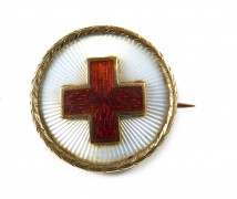 JETON DE LA DIRECTION DE L'ASSOCIATION DE LA CROIX ROUGE "GOLAOUSAZ" POUR INFIRMIERE DEVOUEE En or 14 carats et émail. Croix rouge s..