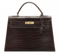 HERMÈS  Sac KELLY Sellier 32 Crocodile d'estuaire lisse Vison (Crocodylus porosus) I/A pré-convention Garniture métal plaqué...