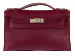 HERMÈS 2010  Pochette KELLY Veau Swift Rubis Garniture métal argenté palladié  KELLY clutch Rubis Swift calfskin lea...