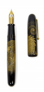 NAMIKI Dragon Chinkin Stylo plume de la collection Empereur en ébonite recouverte de laque urushi noire, le décor de dragon est...