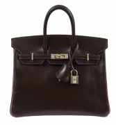 HERMÈS 2005  Sac BIRKIN 25 Box Chocolat Passepoil et intérieur chèvre Mysore Cyclamen Garniture métal argenté palladiéR...