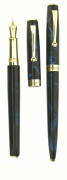 MONTEGRAPPA Parure plume + bille de la collection 300. Corps et capuchon en métal laqué bleu marbré, attributs argent. Plume en or...