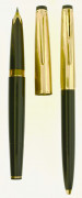 MONTBLANC Parure stylo plume 72 + stylo bille 78. Résine noire et capuchon plaqué or. Plume or moyenne, remplissage piston.