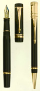 PARKER Parure stylo plume International + stylo bille de la collection Duofold. Série spéciale pour la paix. Résine noire et attri...