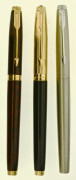 PARKER 3 stylos plume de la collection 75 : un laque thuya + un Custom noir + un acier plume titanium.