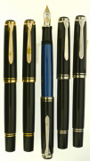 PELIKAN Lot de 5 stylos plume : deux M800 noir et or + deux M805 noir et rhodié + un M805 bleu et rhodié. Plumes or 18 carats, rem...