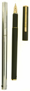 AURORA 2 stylos plume de la collection Hastil. Un tout acier et un noir mat. Plume or 18 carats moyenne, remplissage cartouche.