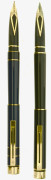 SHEAFFER 2 stylos plume Targa : un stylo laque noire et attributs plaqués or avec plume or 18 carats + un stylo laque bleue et att...