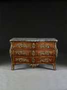 COMMODE TOMBEAU D'ÉPOQUE LOUIS XV Estampille de Jean-Georges Schlichtig