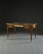 BUREAU PLAT DE STYLE LOUIS XVI D'après un modèle de Jean-Henri Riesener