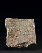 ÉGYPTE, ANCIEN EMPIRE, Ve-VIe DYNASTIE, VERS 2500-2200 AVANT J.-C. Fragment de bas-relief Calcaire lithographique