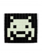 ¤ INVADER Né en 1969 Kit d'invasion IK.15: Glow in the space - 2013 Carreaux de mosaïque montés sur aggloméré