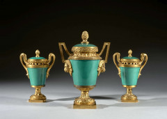 TROIS VASES COUVERTS EN PORCELAINE TENDRE DE SÈVRES ET BRONZE DORÉ DU XVIIIe SIÈCLE Vers 1770