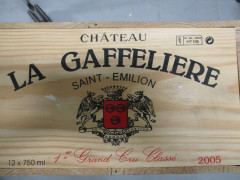 12 bouteilles CHÂTEAU LA GAFFELIERE 2005 1er GCC (B) Saint Emilion Caisse bois d'origine