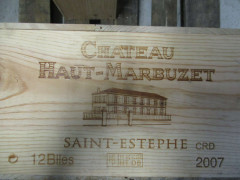 12 bouteilles CHÂTEAU HAUT MARBUZET 2007 Saint Estèphe Caisse bois d'origine (abimée vermoulue)
