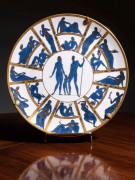 Gio PONTI (1891 - 1979) Unique plat dit «Le attività gentili» de la série des «Progenitori» – 1924 Porcelaine blanche émaillée bleu...