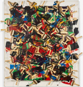 ARMAN (1928 - 2005) SANS TITRE - 1988 Accumulation de brosses et acrylique sur toile montée sur panneau de bois