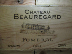 12 bouteilles CHÂTEAU BEAUREGARD 2005 Pomerol (Caisse bois d'origine)