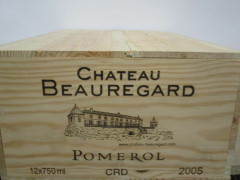 12 bouteilles CHÂTEAU BEAUREGARD 2005 Pomerol (Caisse bois d'origine)