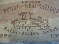 12 bouteilles CHÂTEAU DUCRU BEAUCAILLOU 1996 2è GC Saint Julien (étiquettes très abimées