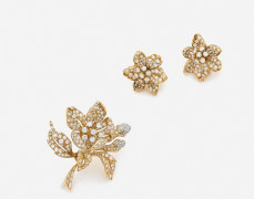 BOUCHERON  Clip de corsage et paire de clips d'oreilles