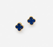 VAN CLEEF & ARPELS  Paire de boutons d'oreilles "Alhambra"