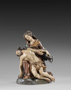 Probablement Autriche, vers 1700  Pietà Sculpture en bois polychromé et doré, polychromie d'origine, dorure et feuille d'argent avec.