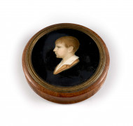 Ecole française vers 1830 (Bejensac) Portrait présumé du duc de Bordeaux de profil Miniature sur ivoire, de forme ronde