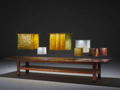 Ingo MAURER 1932-2019 Unique installation "Humblies" sur table en cuivre - 2014 Table en bois recouverte de cuivre, luminaires en fe...