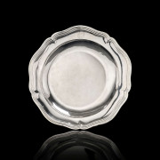 ¤ ASSIETTE RONDE EN ARGENT, XIXe SIÈCLE