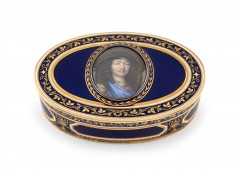 TABATIÈRE EN OR ET ÉMAIL, ORNÉE D'UNE MINIATURE DU ROI LOUIS XIV D'APRÈS PETITOT, ÉTIENNE BLERZY, FIN DU XVIIIE SIÈCLE