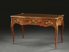 BUREAU PLAT D'ÉPOQUE LOUIS XV Estampille de François Mondon