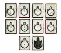 ¤ HEUER  Ensemble de 10 montres pour le chronométrage sportif