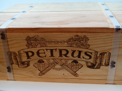 3 bouteilles PETRUS 2003 Pomerol Caisse bois d'origine (cerclée)