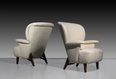 Olof OTTELIN 1917-1971 Rare paire de fauteuils « Peppone » - Circa 1950 Piétement en bois, assise recouverte de laine crème