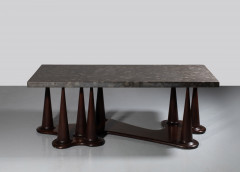 Erik GLEMME 1905-1959 Rare table basse – 1956 Piètement en acajou, plateau en marbre fossilisé avec des inclusions d’orthocères