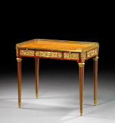 TABLE À ÉCRIRE DE STYLE LOUIS XVI D'après un modèle de Jean-Henri Riesener