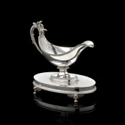 SAUCIÈRE OVALE À PLATEAU ADHÉRENT EN ARGENT Poinçon de l'orfèvre F.A Boulanger, insculpation 1819 Paris 1819-1838