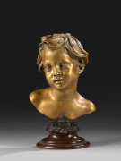 Vincenzo GEMITO Naples, 1852 - 1929 Buste de jeune garçon Bronze à patine dorée sur une base à patine brune