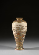 VASE EN FAÏENCE SATSUMA, Japon, époque Meiji (1868-1912)