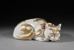 STATUETTE DE CHAT EN PORCELAINE KUTANI, Japon, époque Meiji (1868-1912)