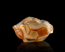 RINCE-PINCEAUX EN AGATE SCULPTÉ, Chine, fin du XIXe-début du XXe siècle